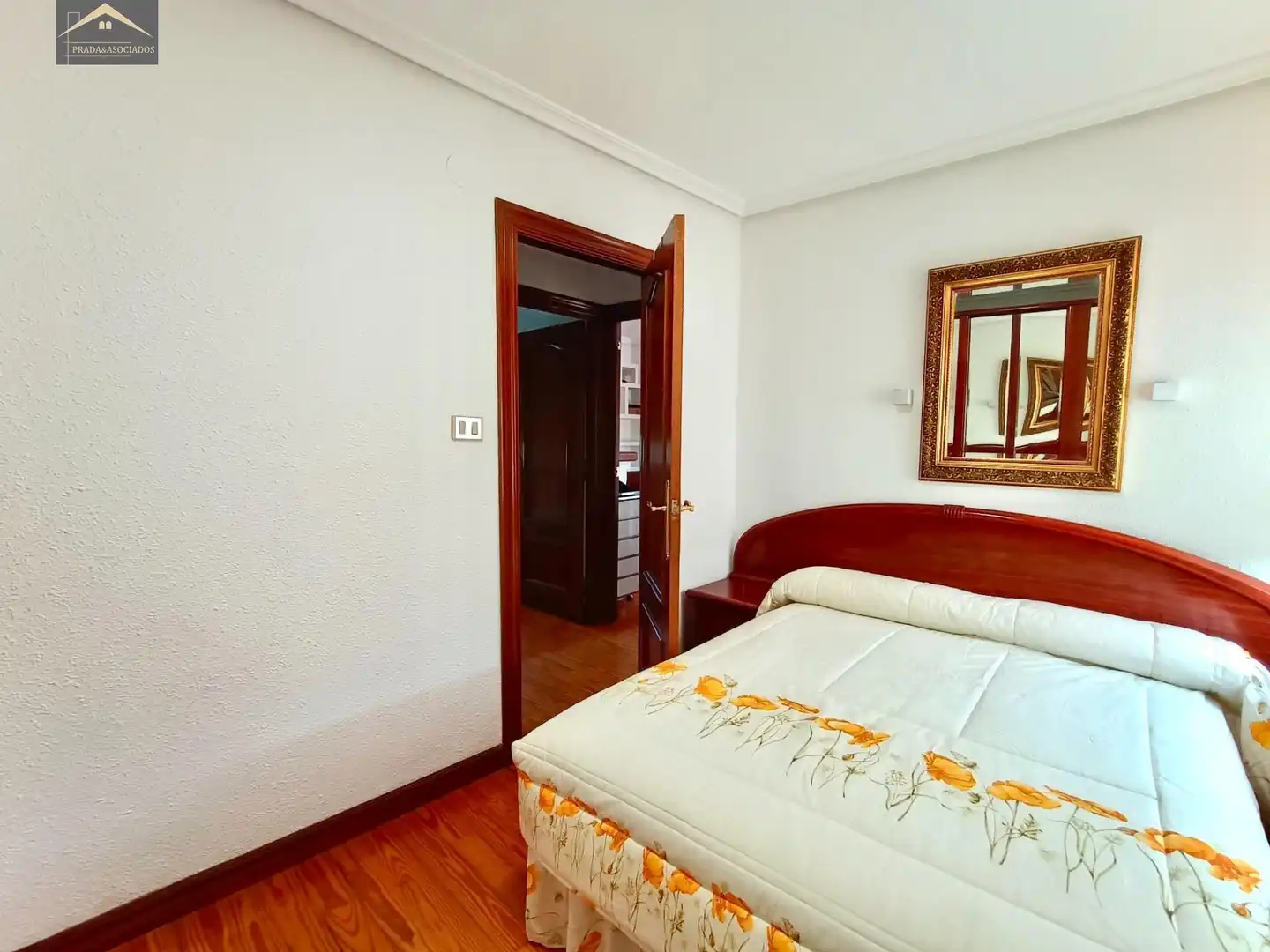 Dormitori de Casa o xalet en venda en Laredo amb Calefacció, Jardí privat i Terrassa