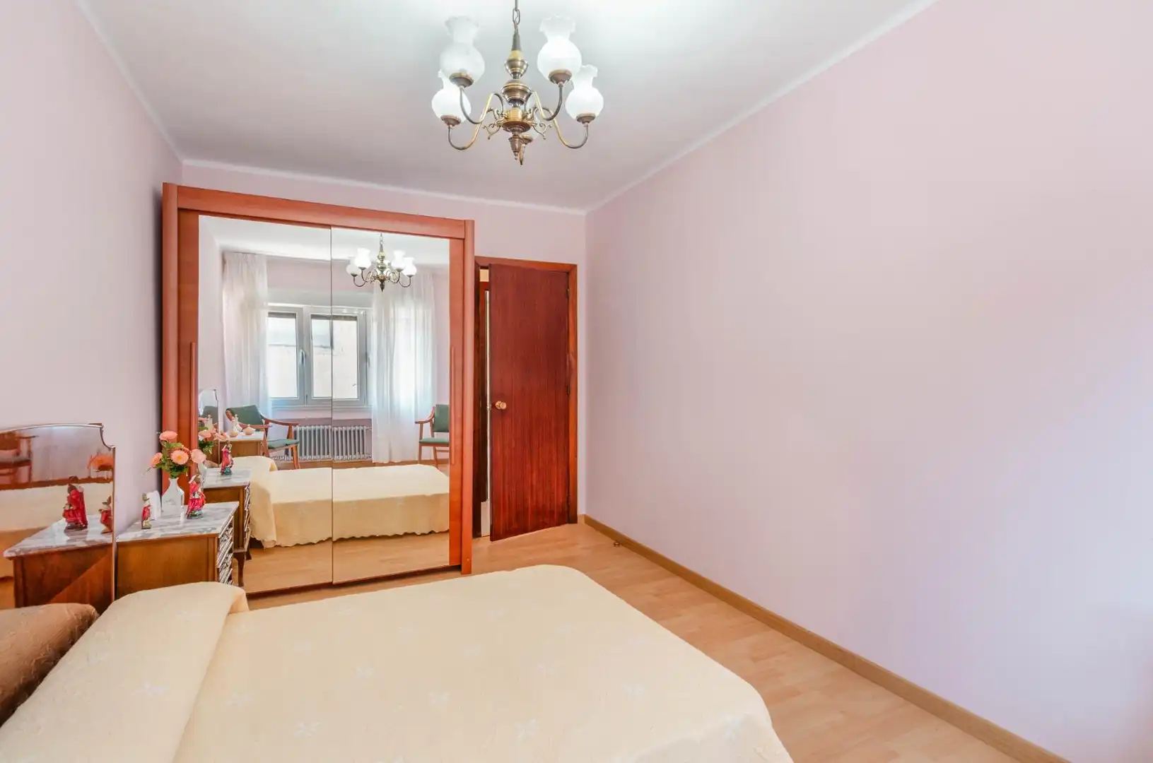 Dormitori de Casa adosada en venda en Langreo amb Calefacció, Terrassa i Traster