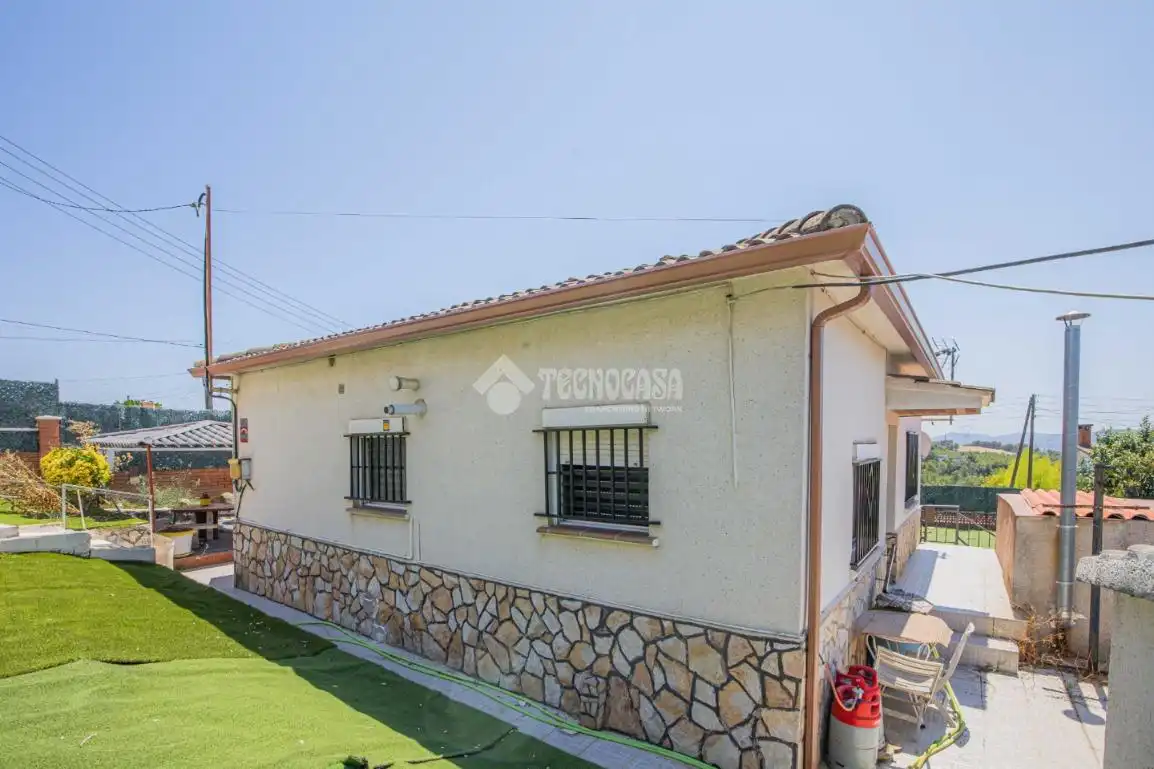 Vista exterior de Casa o chalet en venta en Rubí