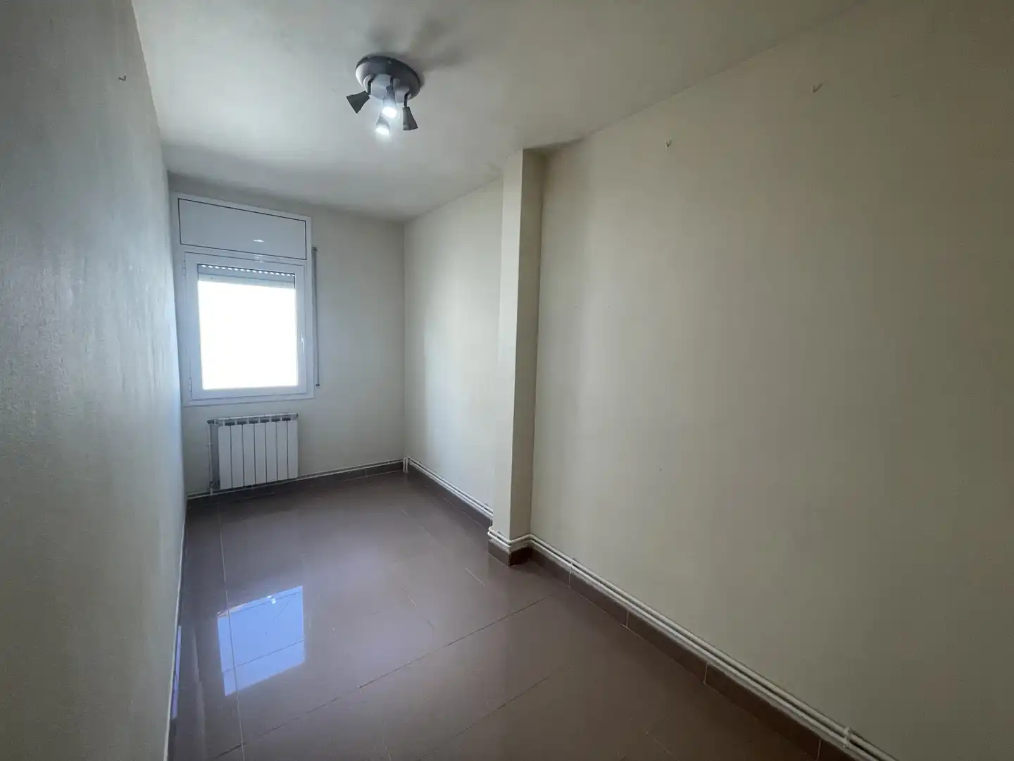 Habitación de Casa adosada en venta en Salt con Calefacción, Terraza y Trastero