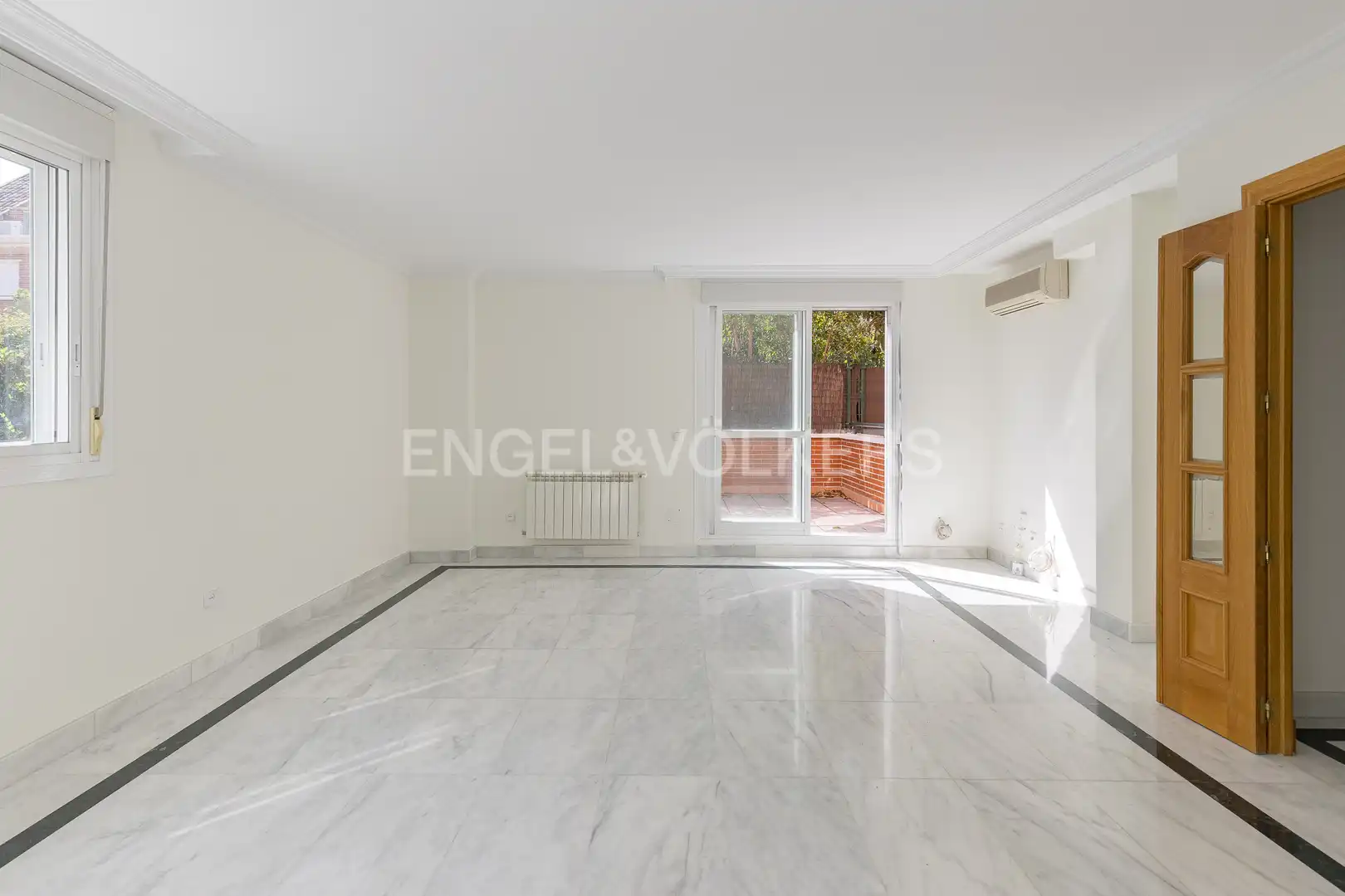 Sala d'estar de Casa o xalet de lloguer en Madrid amb Aire condicionat, Calefacció i Jardí privat