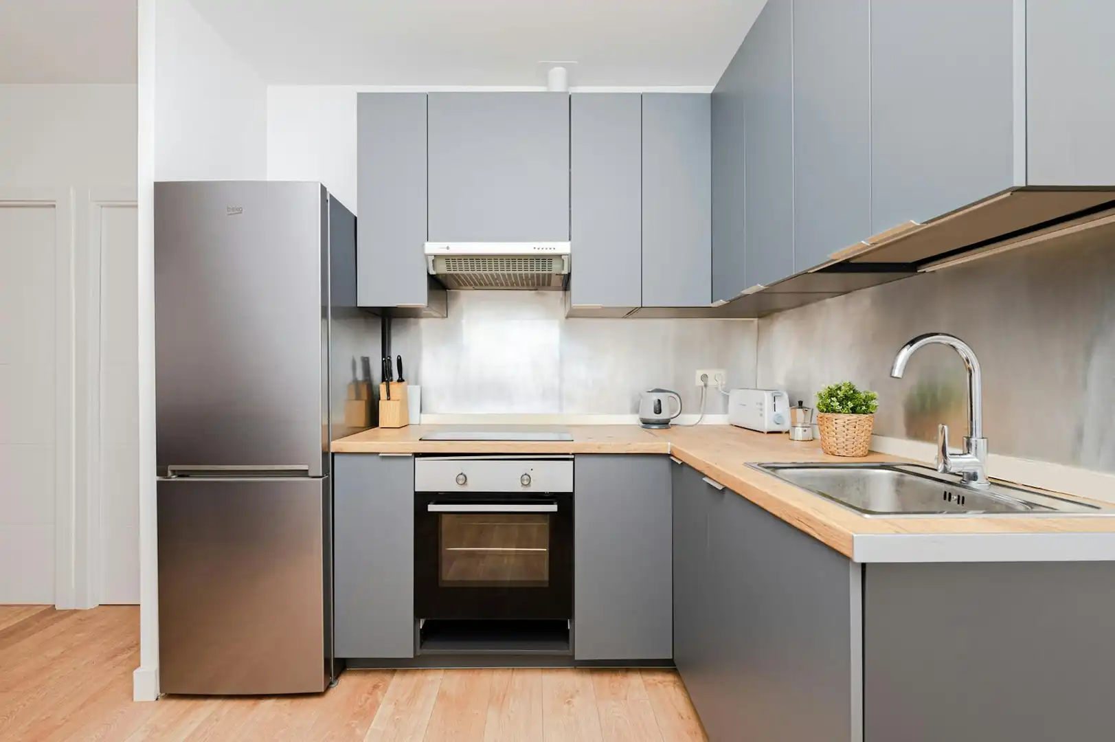 Cocina de Piso para compartir en Madrid con Calefacción, Lavadora y TV