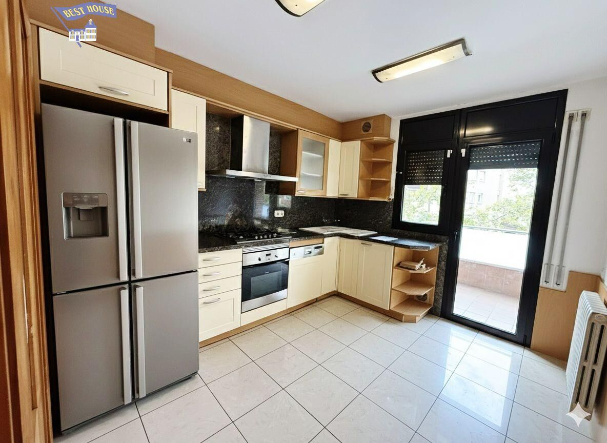 Flat for sale in Centre , Centre - Sant Oleguer