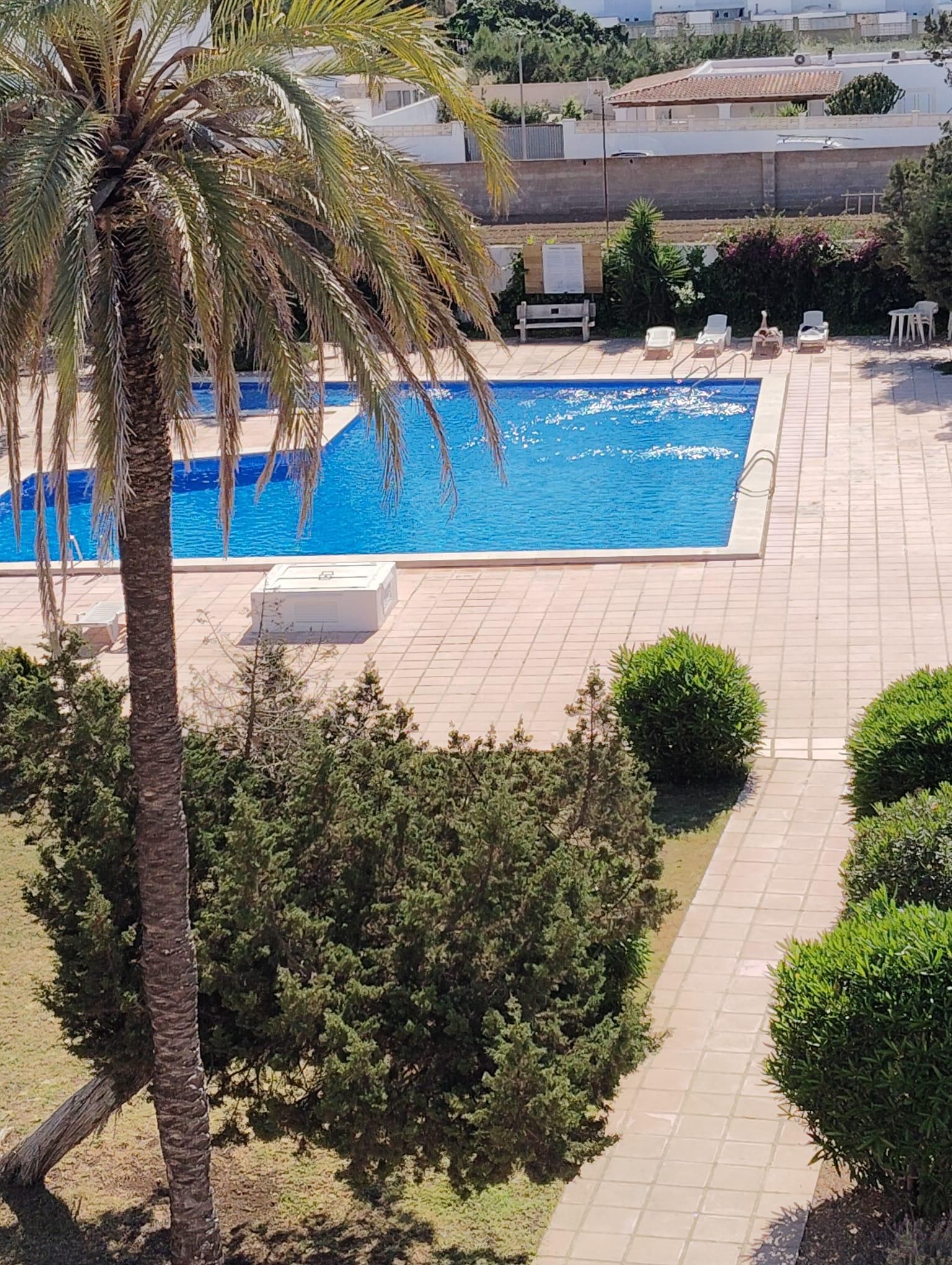 Piscina de Piso en venta en Sant Josep de sa Talaia con Jardín privado, Terraza y Piscina