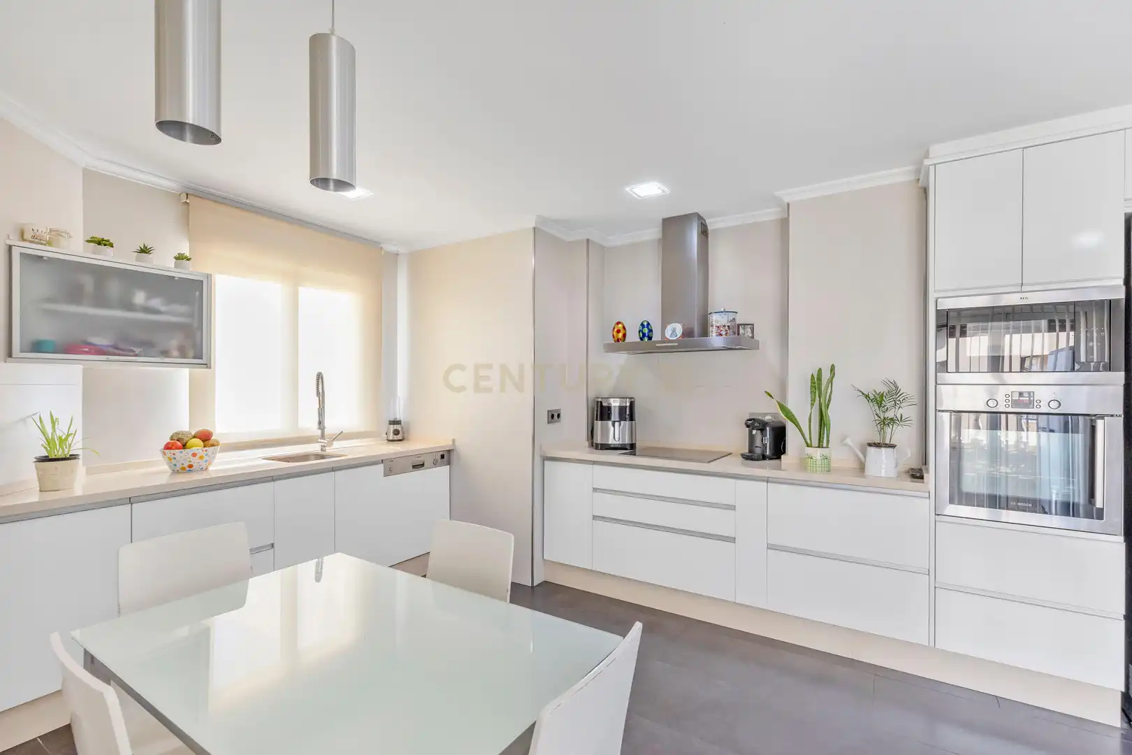 Cuina de Apartament en venda en Torrevieja amb Aire condicionat, TV i Balcó