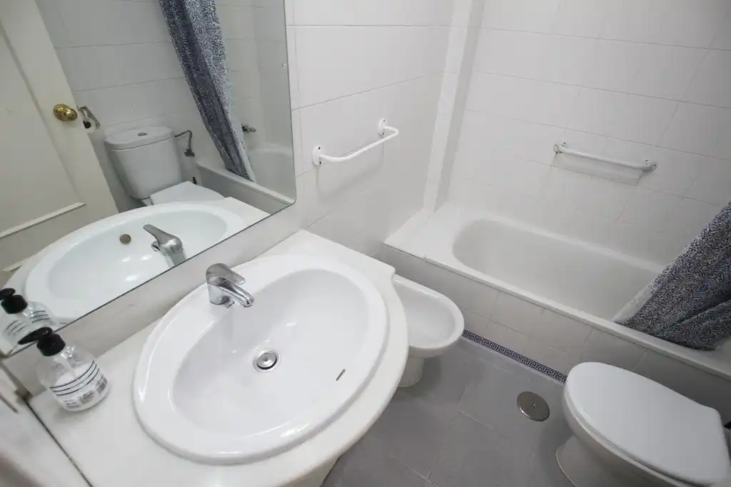 Bany de Pis de lloguer en Jerez de la Frontera amb Aire condicionat i Moblat