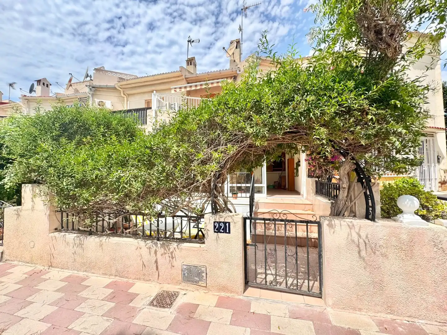 Vista exterior de Dúplex de lloguer en Guardamar del Segura amb Aire condicionat, Calefacció i Terrassa