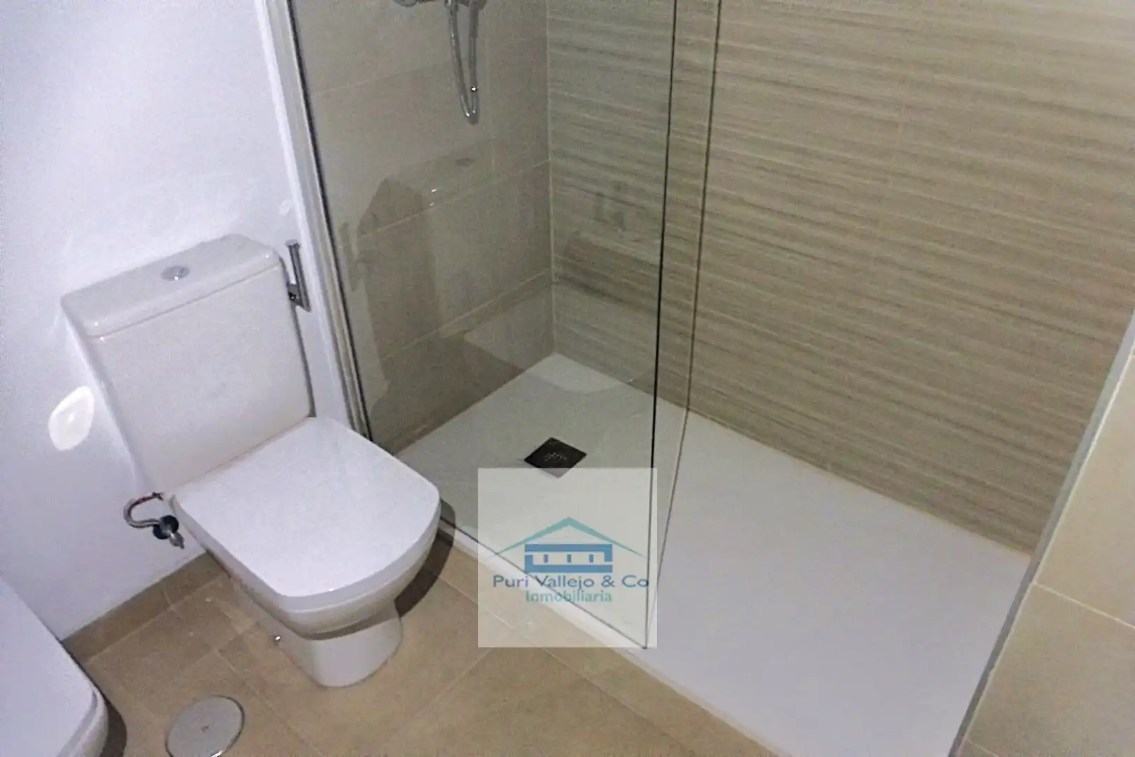 Baño de Piso de alquiler en Córdoba con Aire acondicionado, Terraza y Trastero