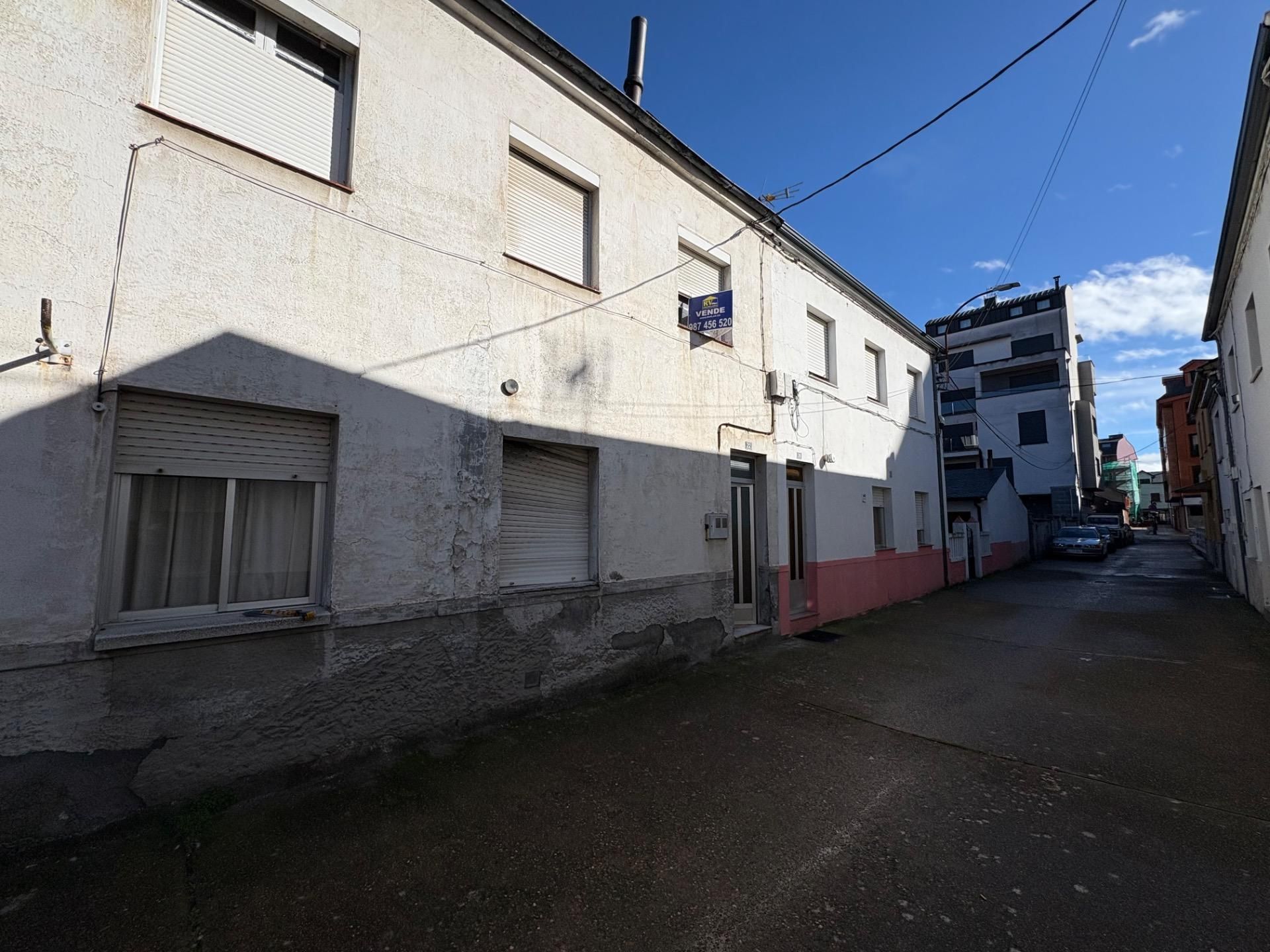 Vista exterior de Casa o xalet en venda en Bembibre amb Calefacció