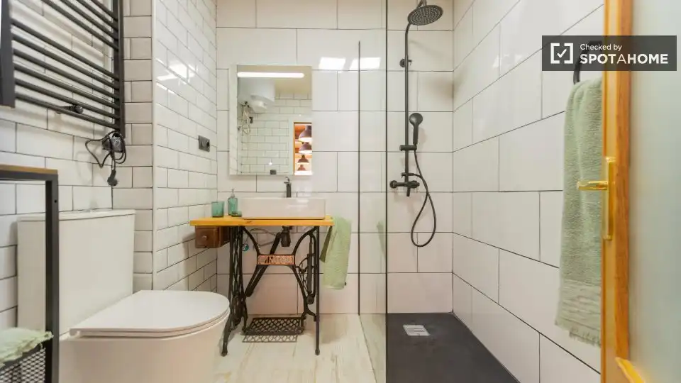Baño de Piso de alquiler en Valencia con Aire acondicionado, Calefacción y Amueblado