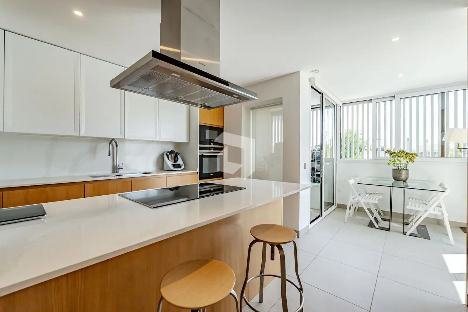 Kitchen of Attic for sale in Madrid  with Air Conditioner, Heating and Parquet flooring