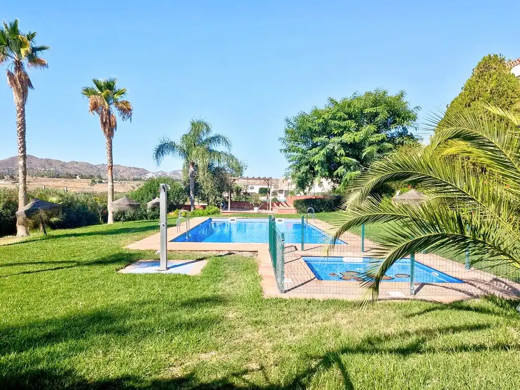 Schwimmbecken von Dachboden zur Miete in Alcaucín, Málaga