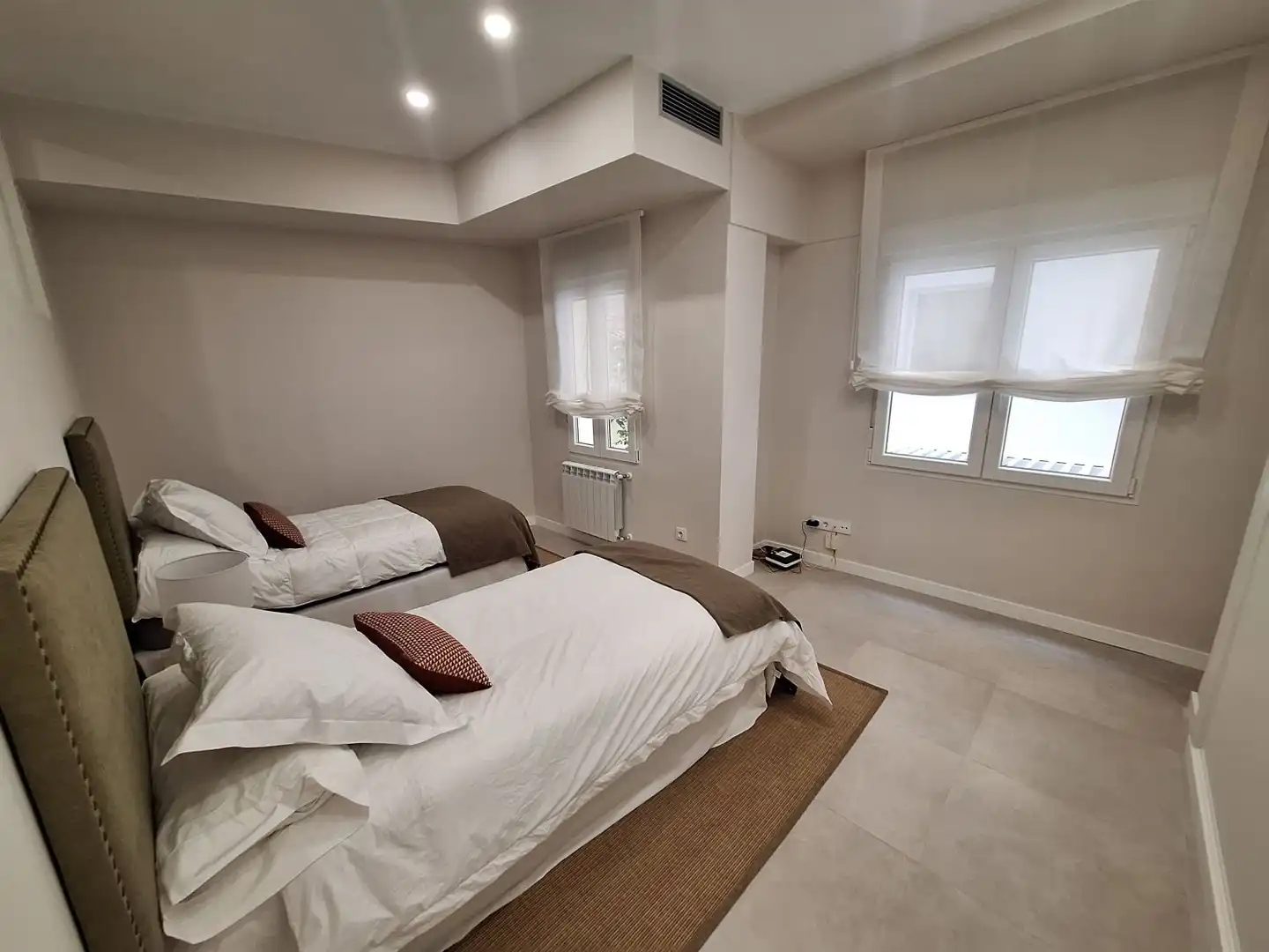 Bedroom of Flat for rent in Madrid  with Air Conditioner, Heating and Furnished