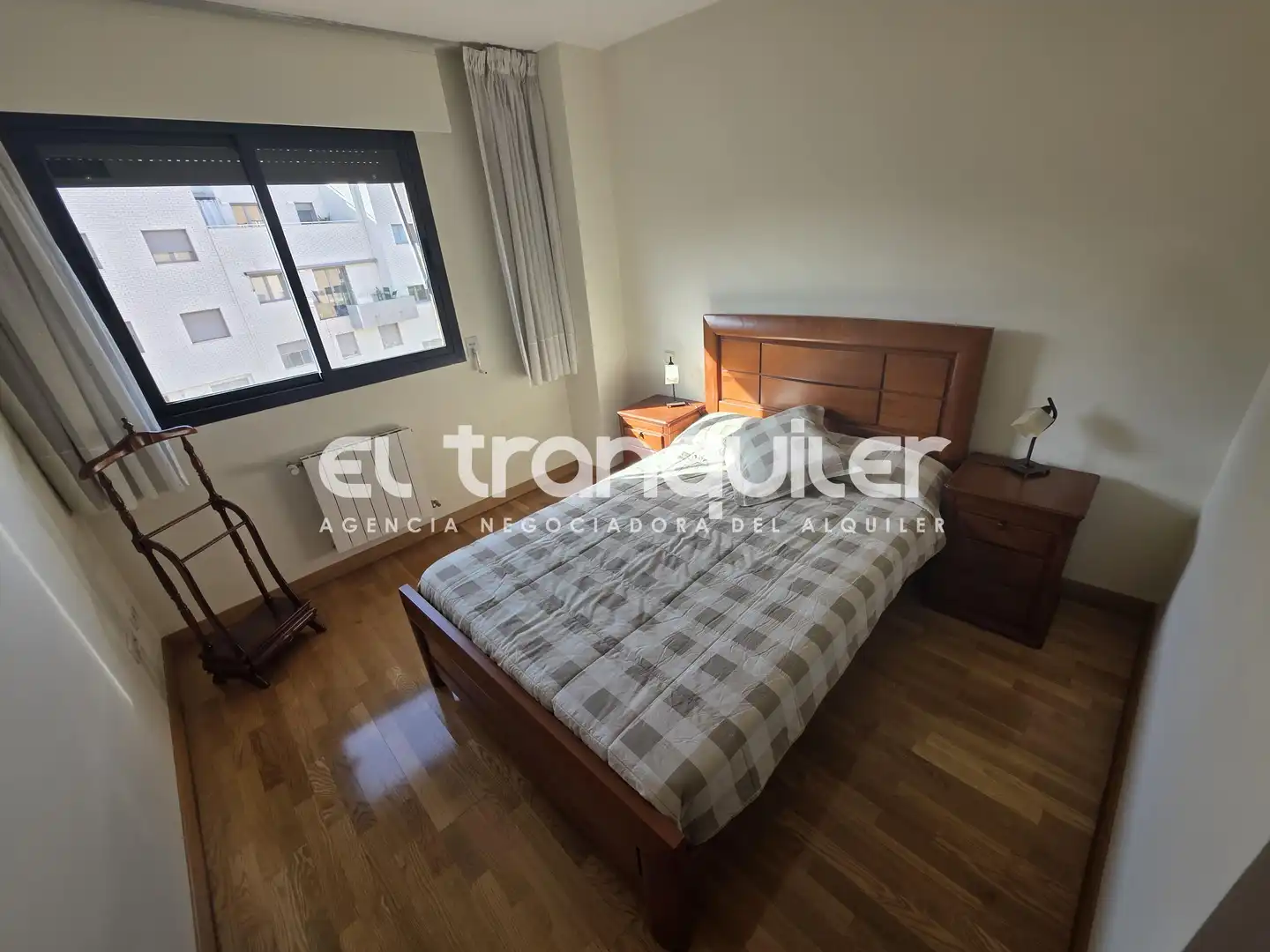 Bedroom of Flat for rent in Madrid  with Air Conditioner, Parquet flooring and Swimming Pool