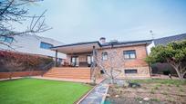 Vista exterior de Casa o xalet en venda en Villanueva del Pardillo amb Aire condicionat i Terrassa