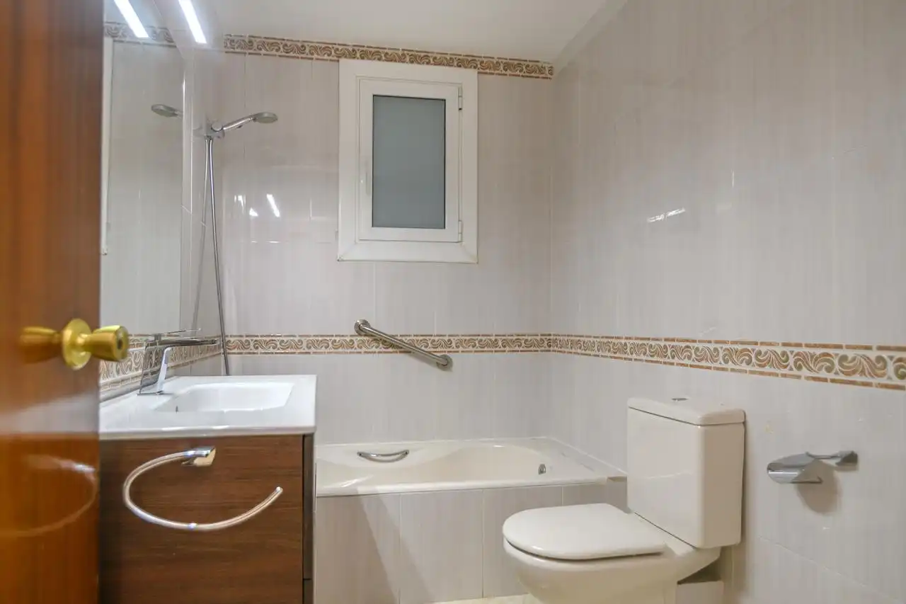 Bany de Pis en venda en Barcelona amb Calefacció