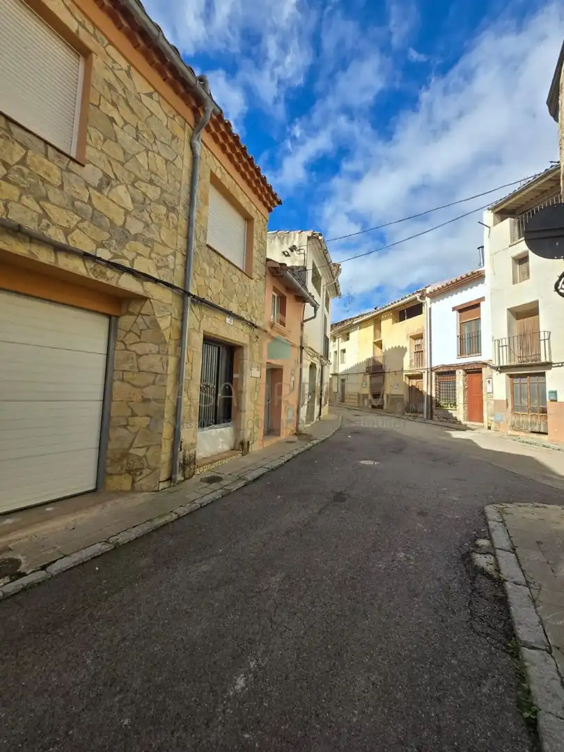 Vista exterior de Casa o xalet en venda en Atzeneta del Maestrat amb Aire condicionat i Terrassa
