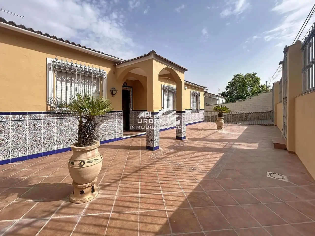 Vista exterior de Casa o chalet en venta en Lucena con Aire acondicionado, Jardín privado y Terraza
