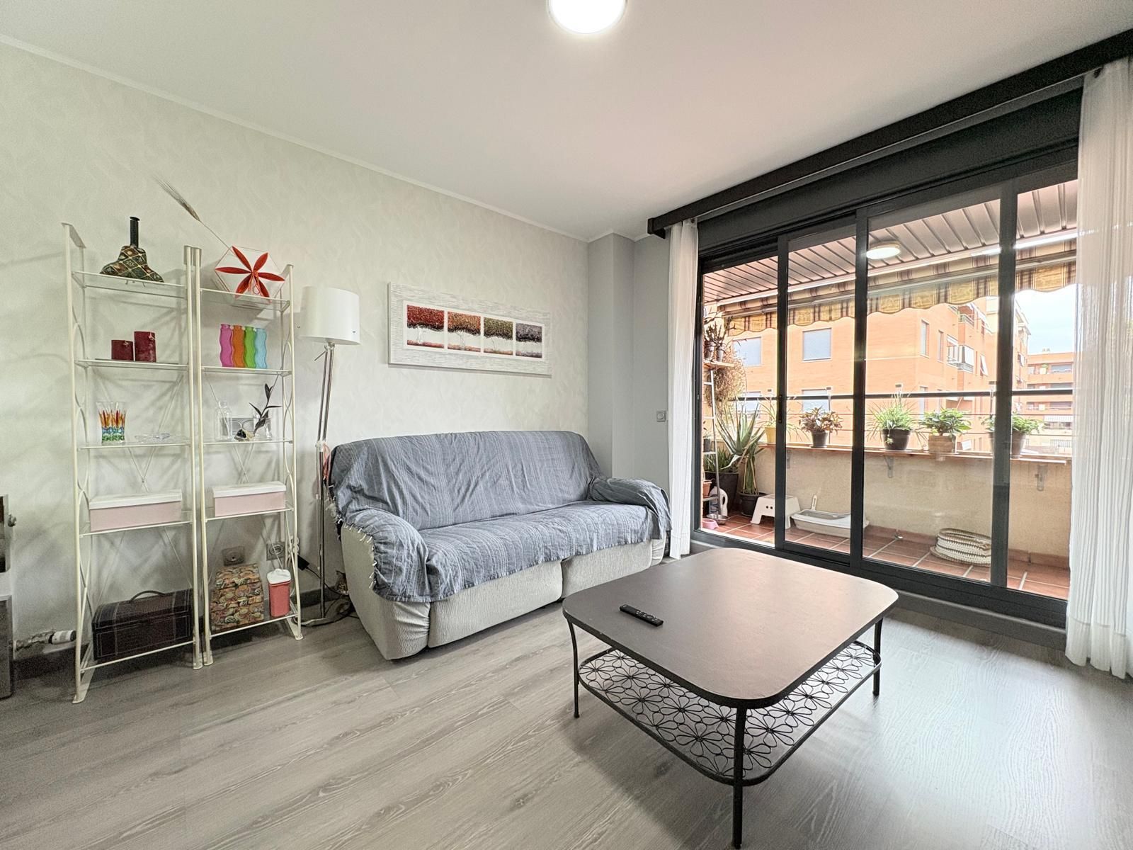 Living room of Flat for sale in Sabadell  with Air Conditioner, Heating and Parquet flooring