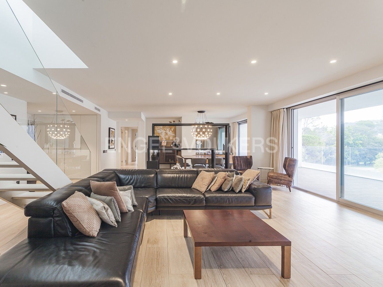 Living room of Attic for sale in Sant Cugat del Vallès  with Air Conditioner, Heating and Private garden