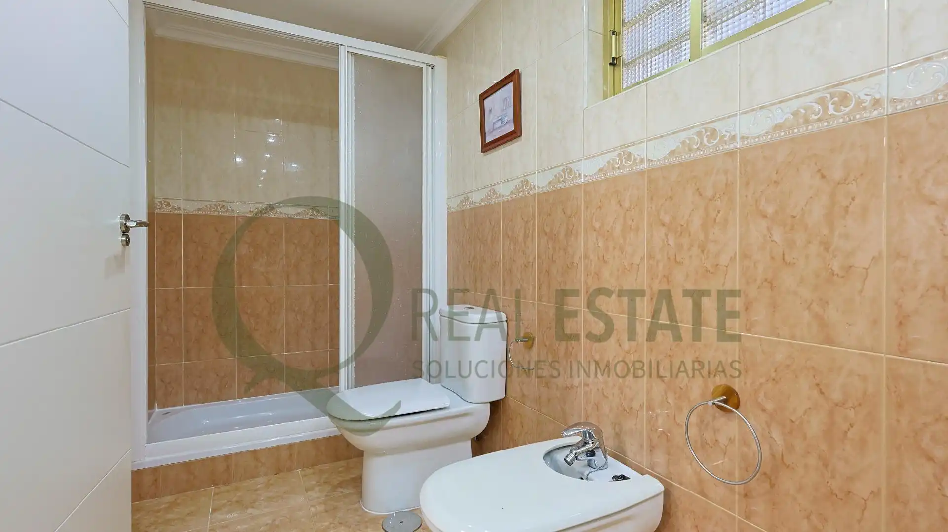 Badezimmer von Wohnung zum Verkauf in Alicante / Alacant mit Heizung, Privatgarten und Terrasse