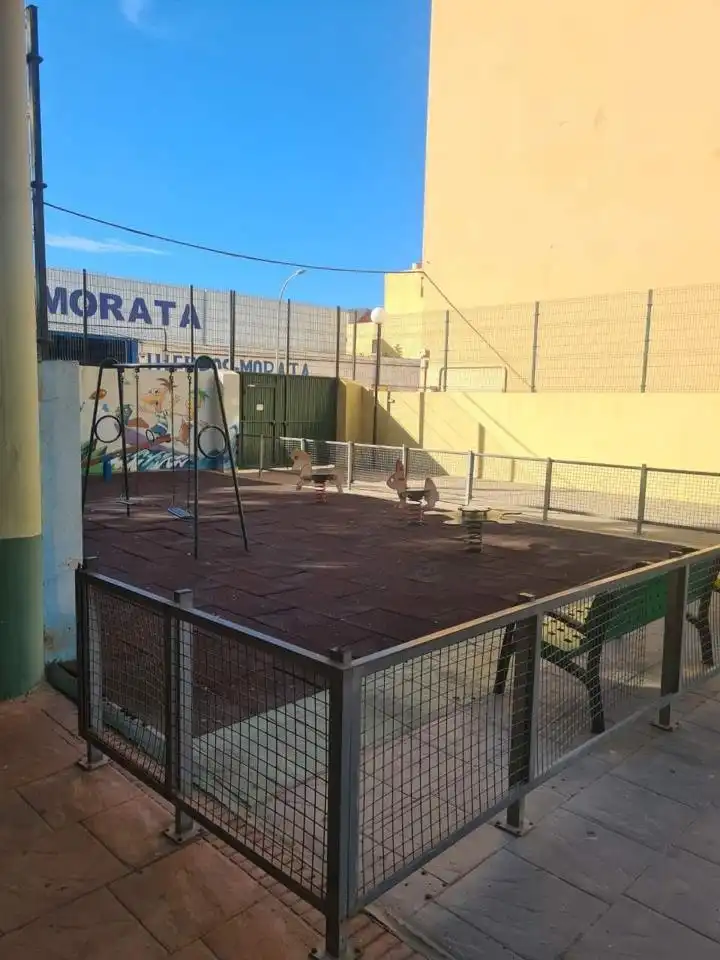 Vista exterior de Piso en venta en Melilla con Terraza y Piscina comunitaria