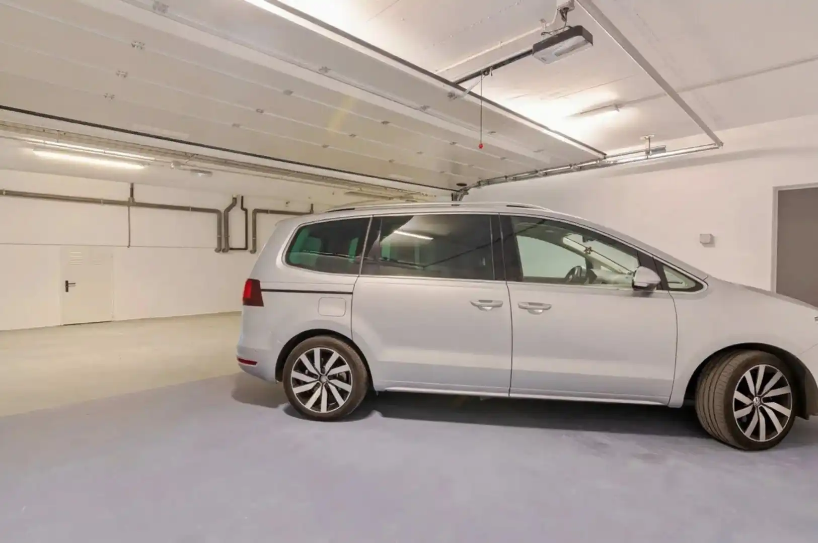 Aparcament de Casa o xalet en venda en Marbella amb Aire condicionat, Jardí privat i Terrassa