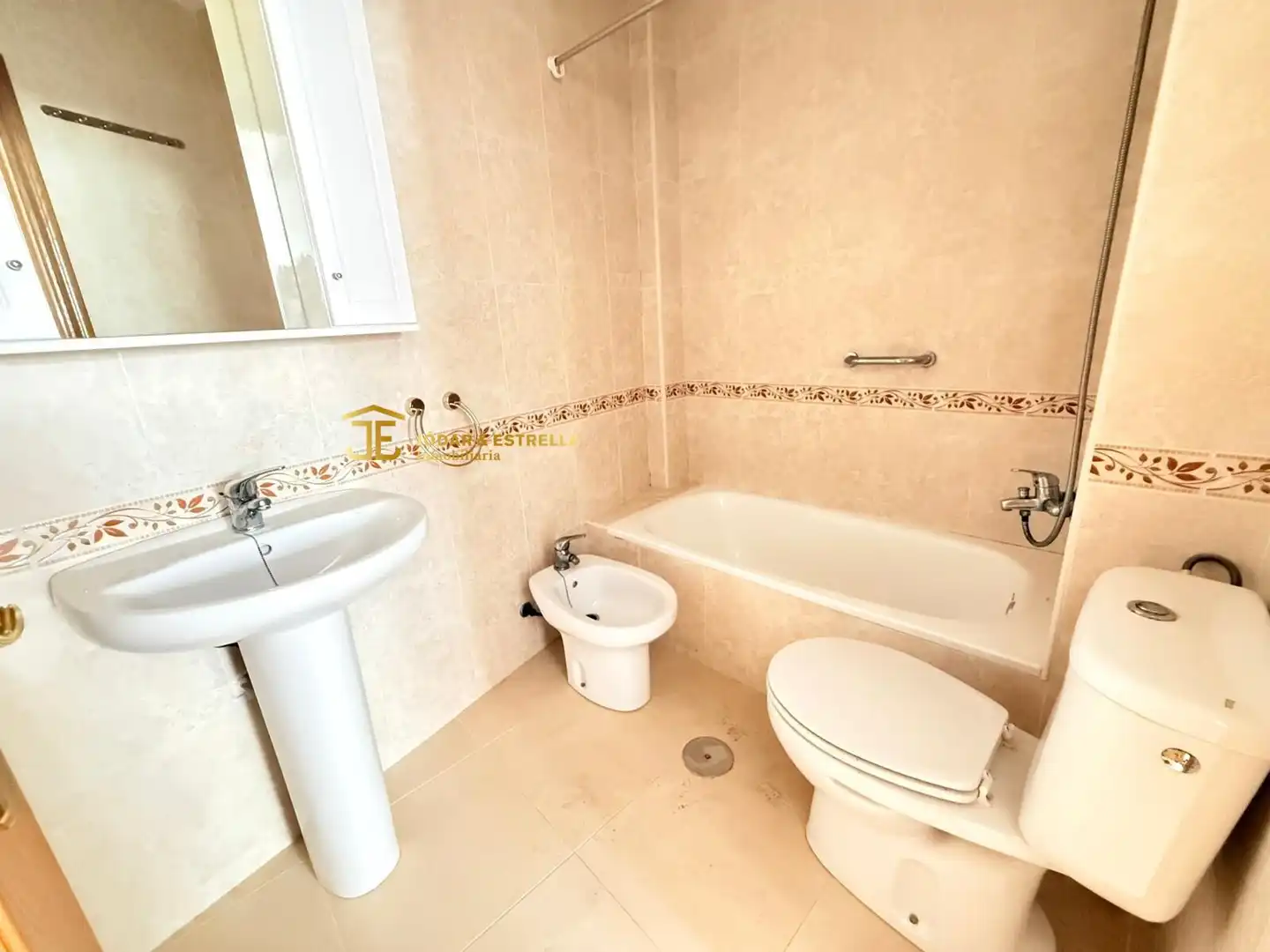 Badezimmer von Dachboden zum Verkauf in Lorca mit Klimaanlage und Terrasse