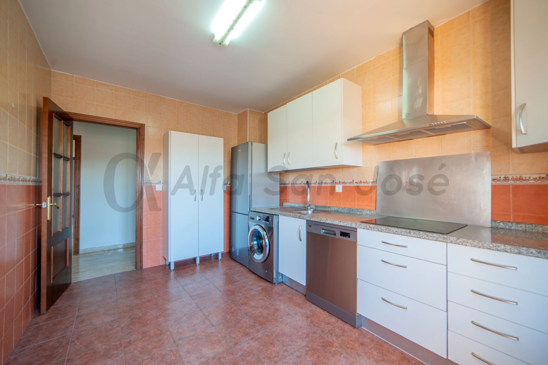 Cuina de Pis en venda en La Rinconada amb Aire condicionat i Balcó