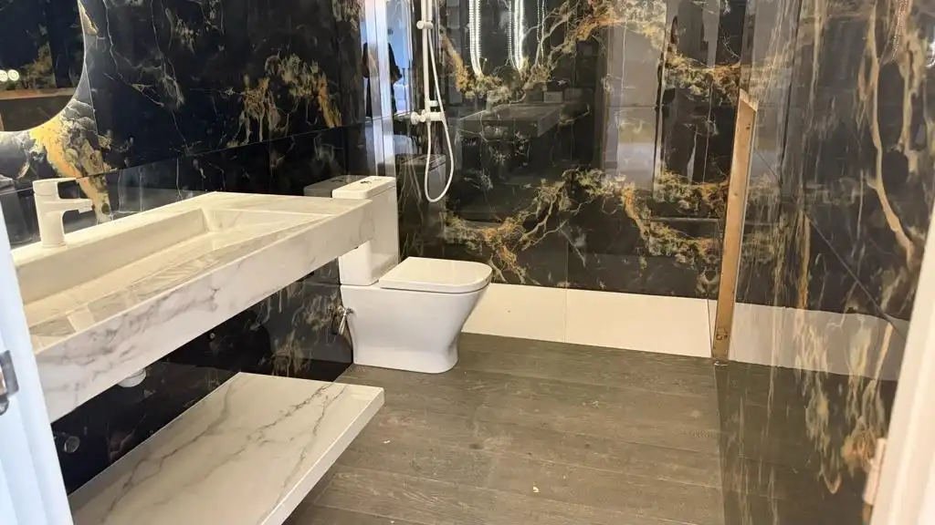 Bathroom of Attic for sale in Deltebre  with Air Conditioner, Terrace and Storage room