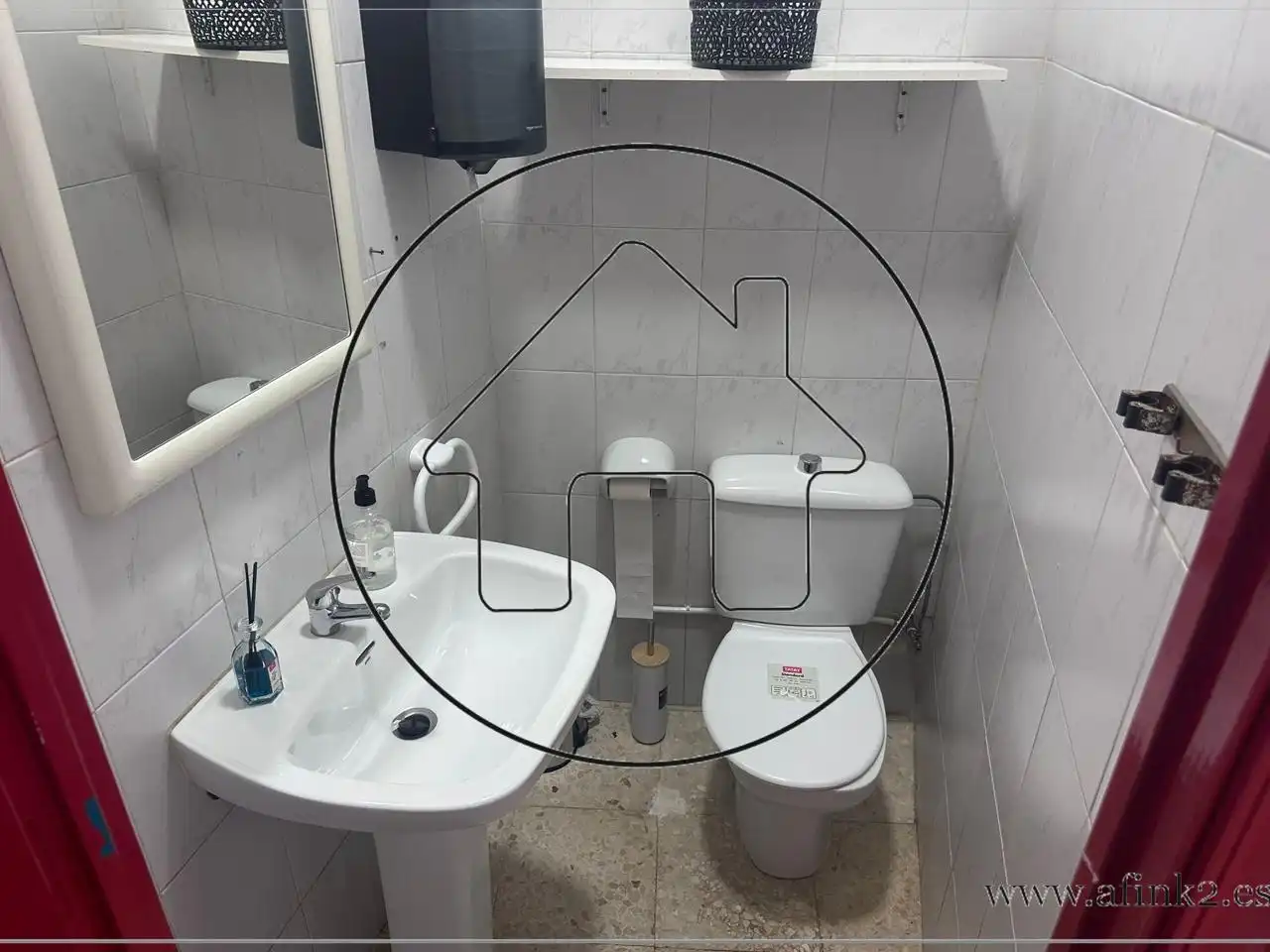 Badezimmer von Geschaftsraum zur Miete in Huelva