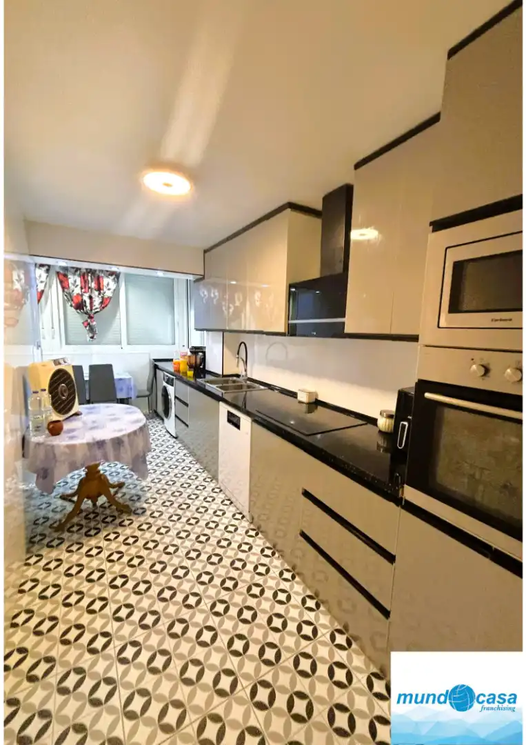 Küche von Wohnung zum Verkauf in Pina de Ebro mit Parkett, Ofen und Waschmaschine