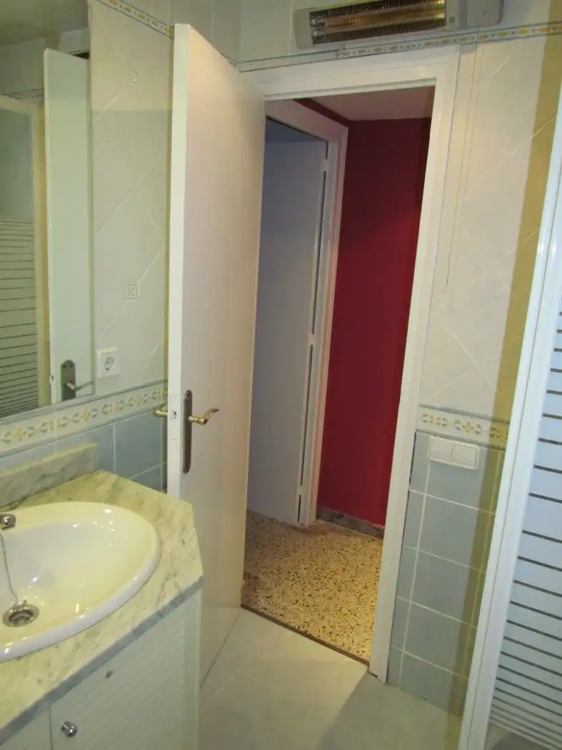 Baño de Planta baja de alquiler en Corbera de Llobregat con Aire acondicionado, Calefacción y Terraza