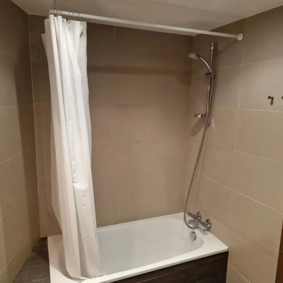 Bany de Pis en venda en Sant Feliu de Codines amb Aire condicionat, Calefacció i Piscina comunitària