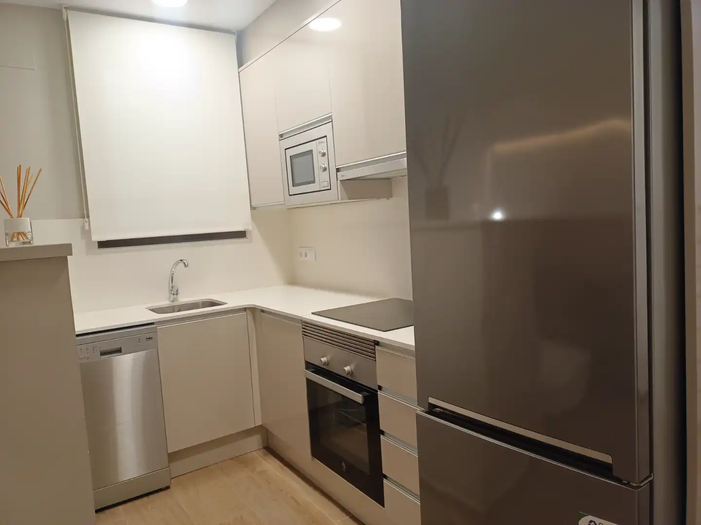 Cuina de Apartament de lloguer en Lleida amb Aire condicionat, Calefacció i Moblat