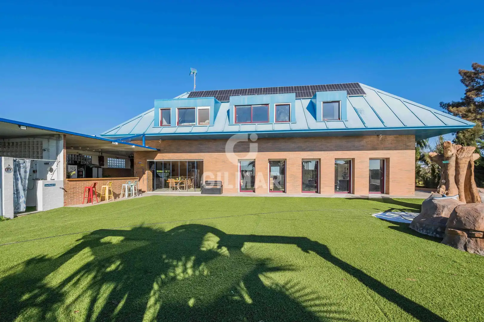 Vista exterior de Casa o xalet en venda en Alcalá de Guadaira amb Calefacció, Jardí privat i Piscina