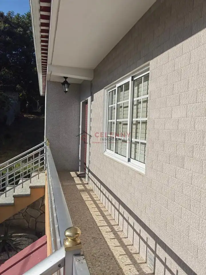 Vista exterior de Casa o xalet en venda en Lalín amb Calefacció, Jardí privat i Traster