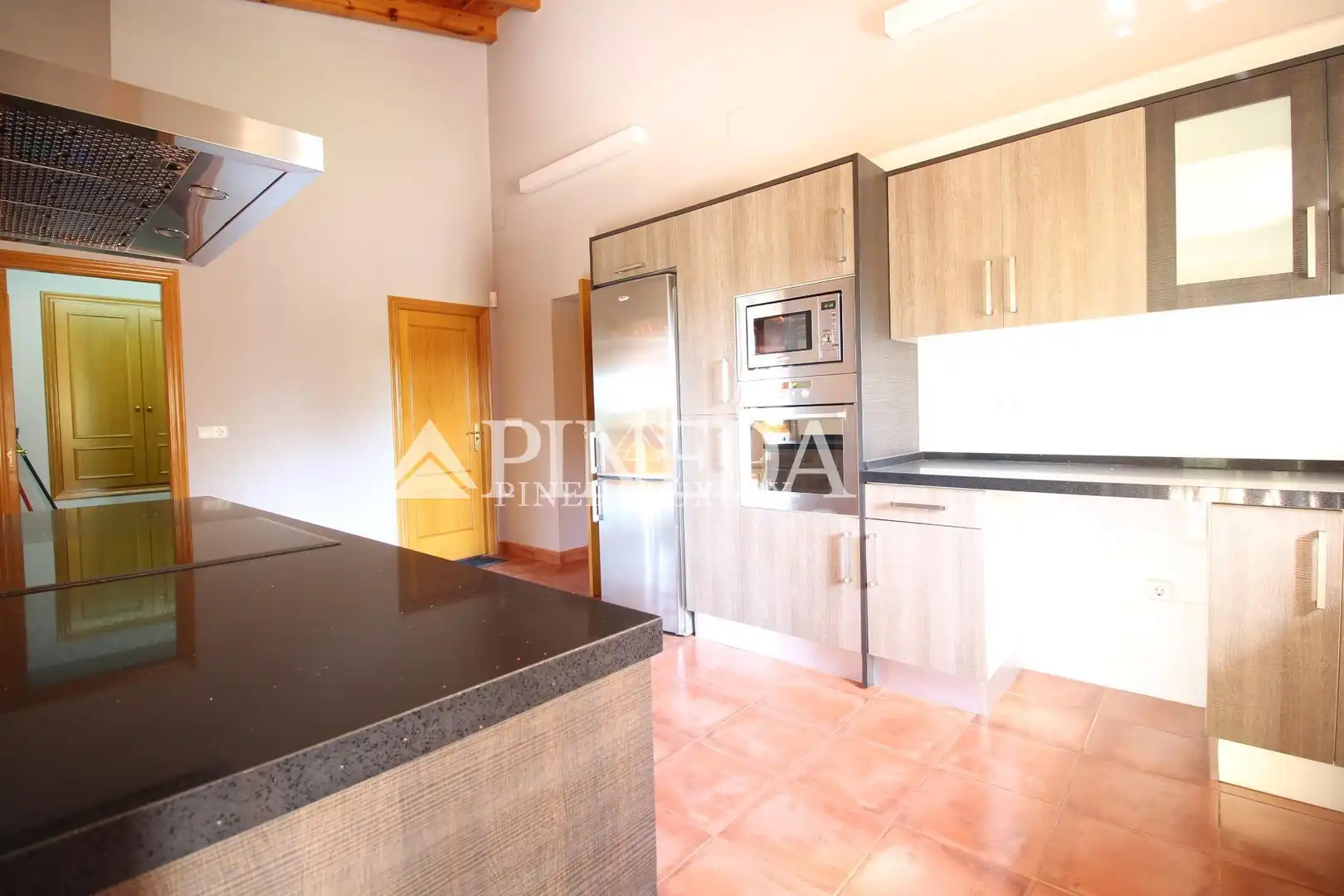 Cuina de Casa o xalet en venda en El Puig de Santa Maria amb Aire condicionat, Jardí privat i Terrassa