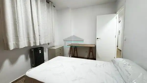 Bedroom of Flat for rent in Granada  with Furnished, TV and Balcony