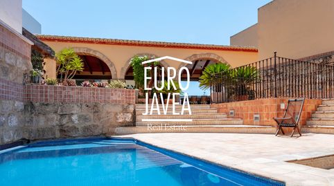 Majestuosa Casa en el Casco Antiguo, Jávea con patio mediterráneo, piscina privada y gran potencial residencial y hotelero