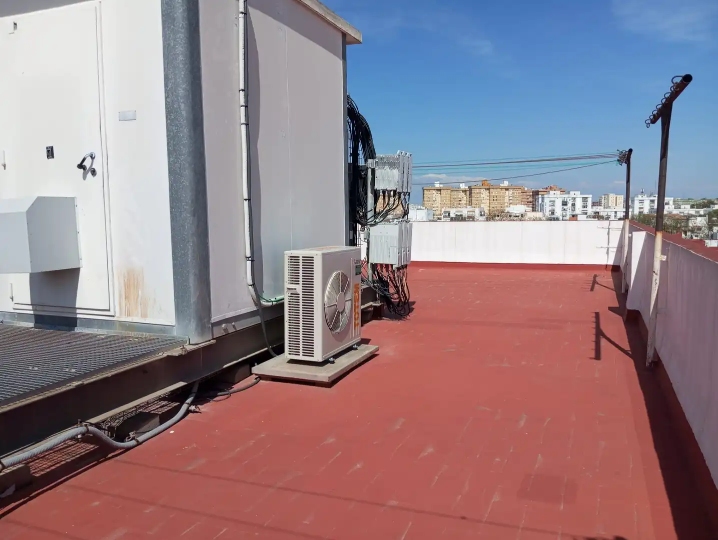 Exterior view of Flat for sale in Sevilla  with Air Conditioner, Storage room and Balcony