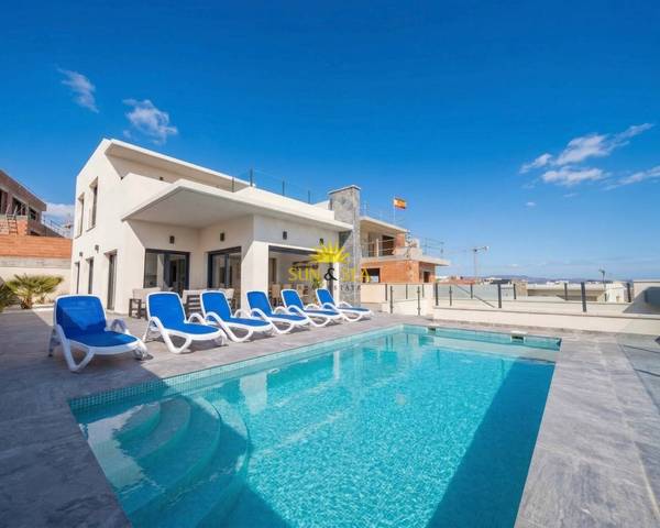 Casa-chalet en Alquiler en Benijófar