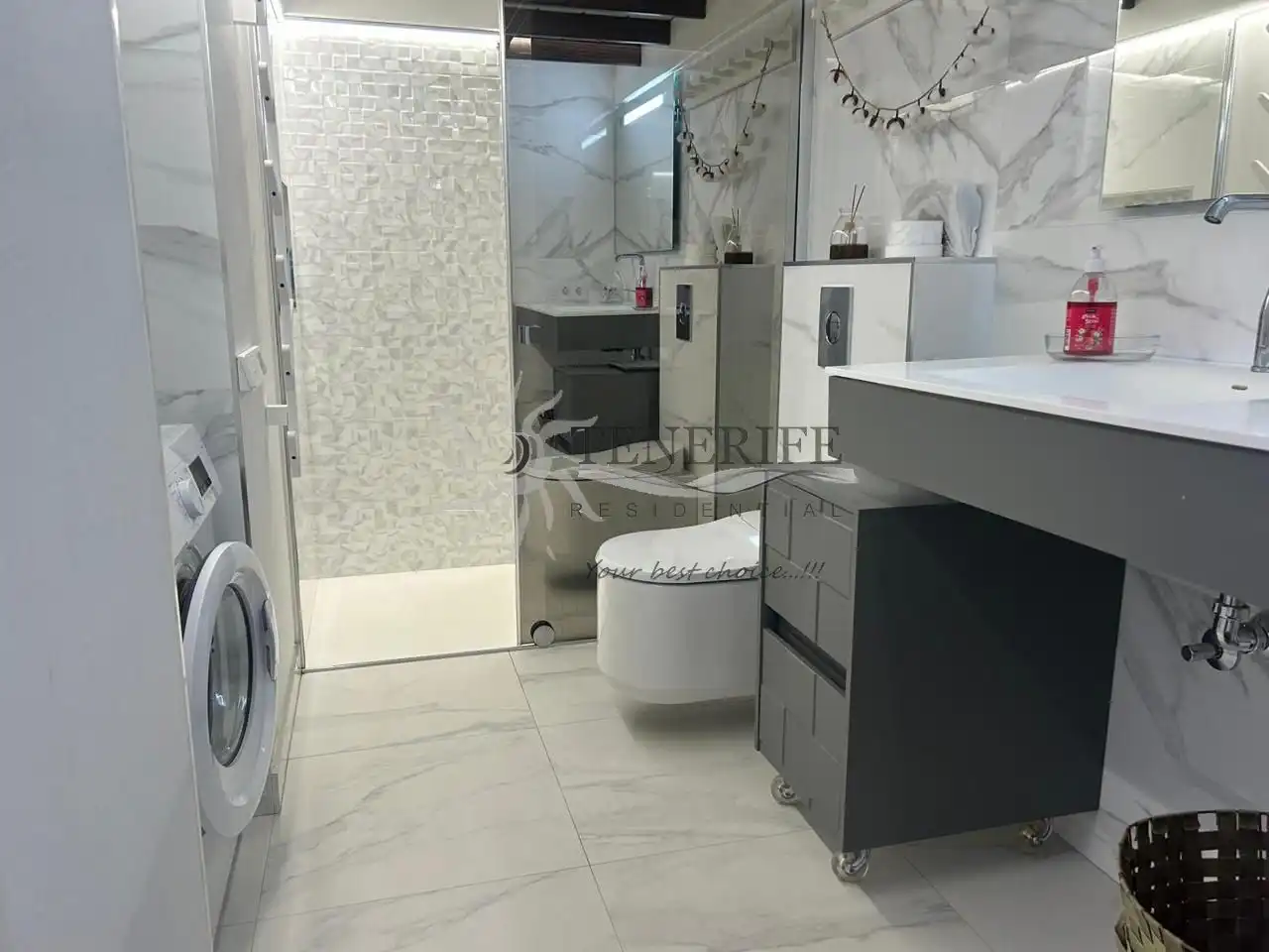 Baño de Piso en venta en Arona con Aire acondicionado, Terraza y Amueblado