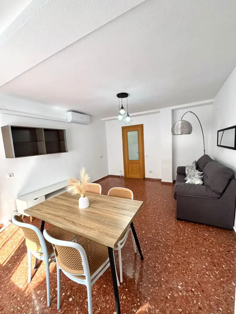 Piso con terraza en alquiler en Valencia - CL BARCO, imagen 3