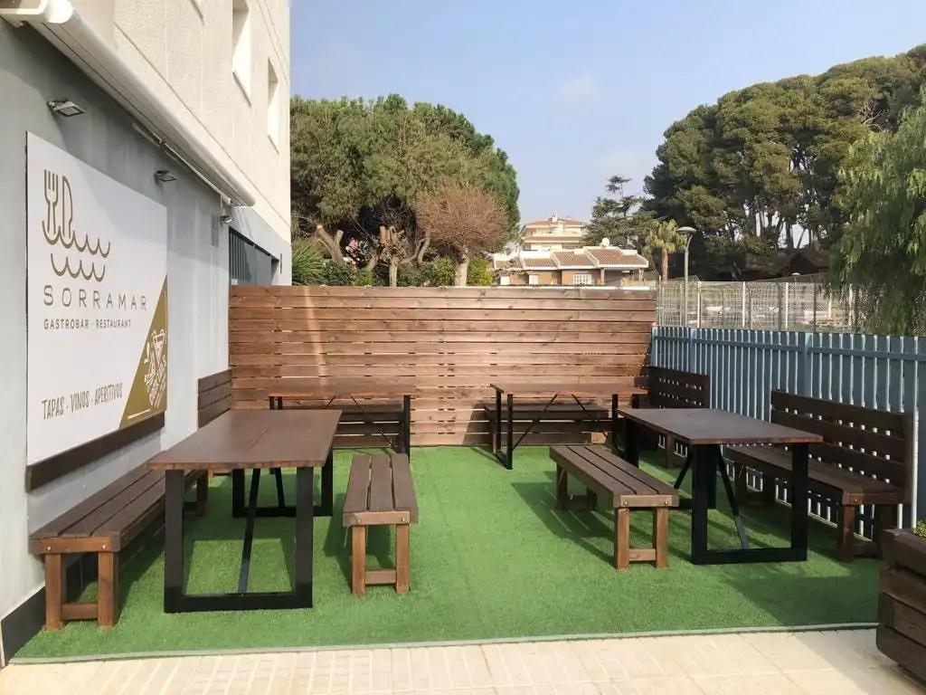 Terrassa de Local en venda en Cambrils amb Terrassa, Moblat i Internet