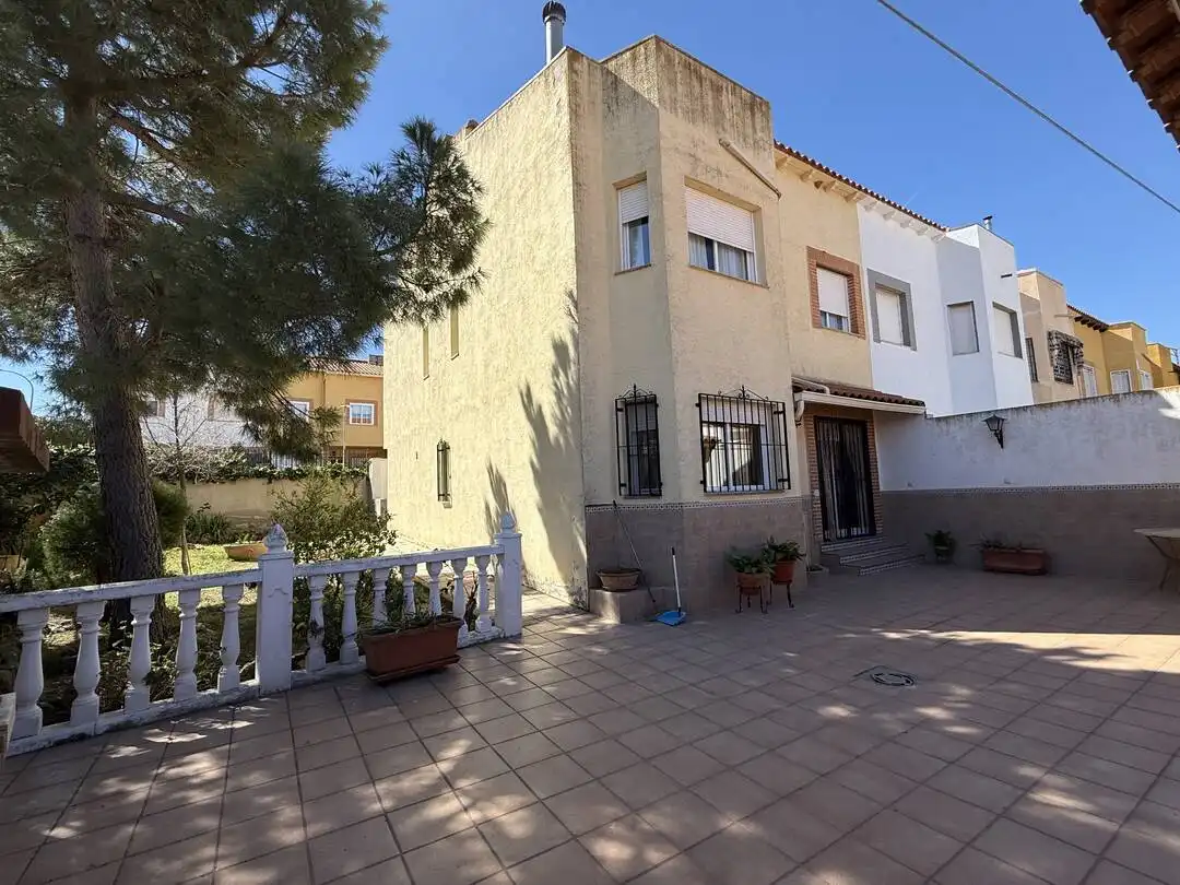 Vista exterior de Casa o xalet en venda en Almonacid de Toledo amb Calefacció i Traster