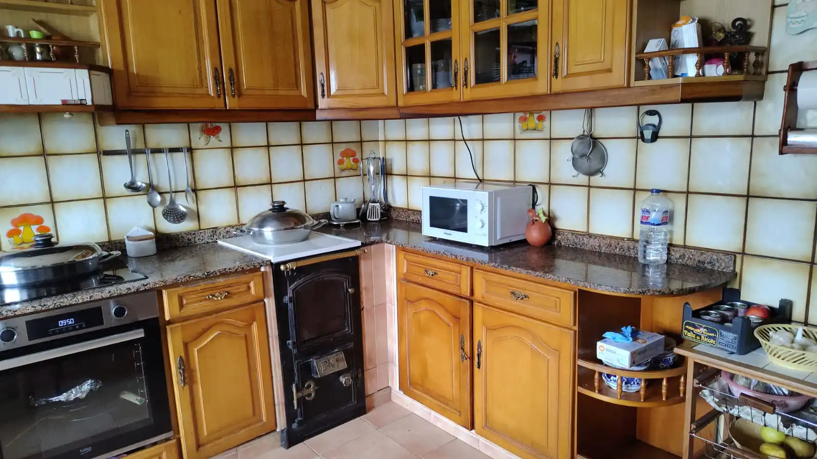 Cuina de Casa o xalet en venda en Viveiro amb Calefacció, Jardí privat i Parquet