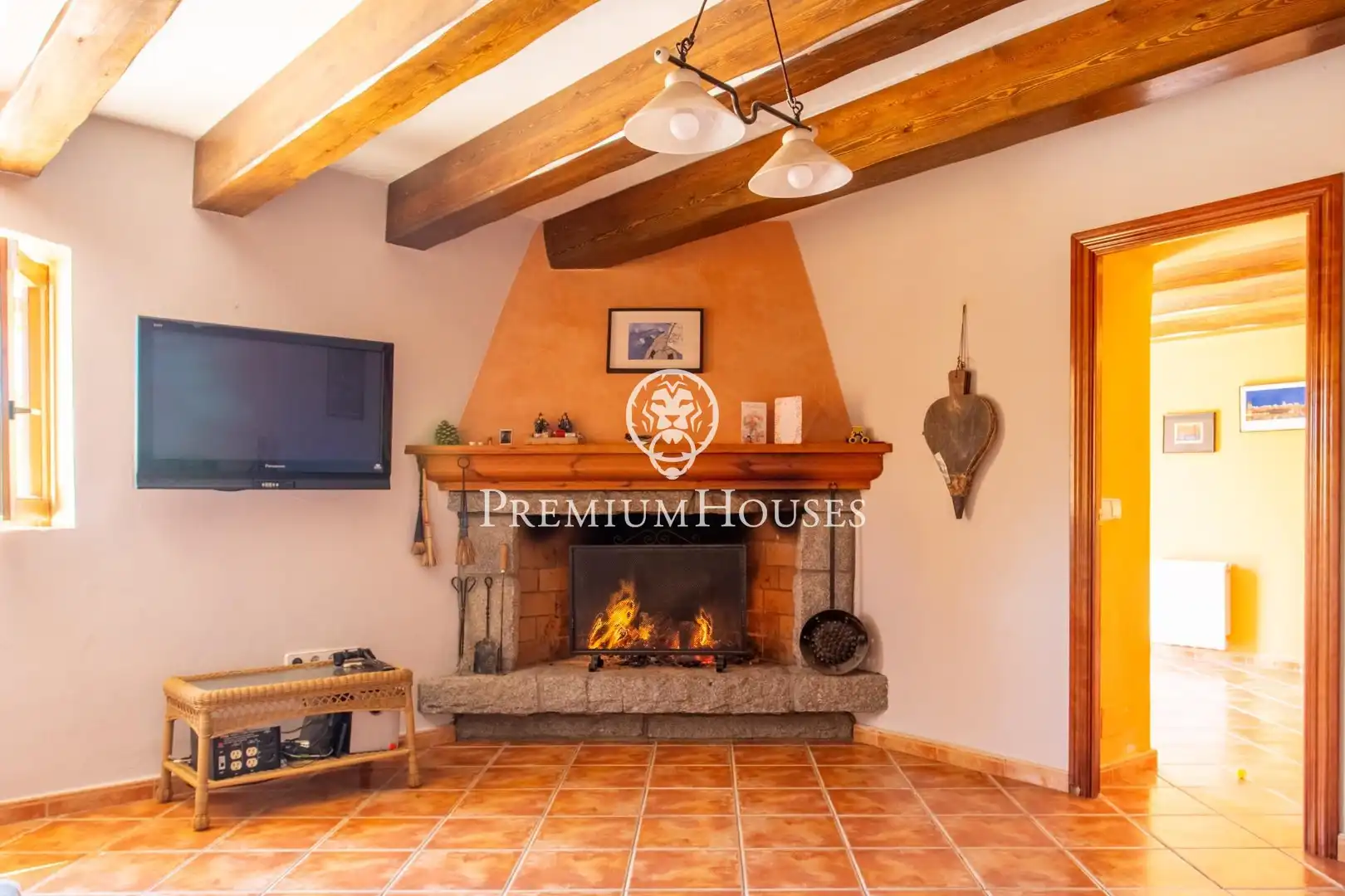 Sala de estar de Finca rústica en venta en Sant Iscle de Vallalta con Calefacción, Jardín privado y Terraza