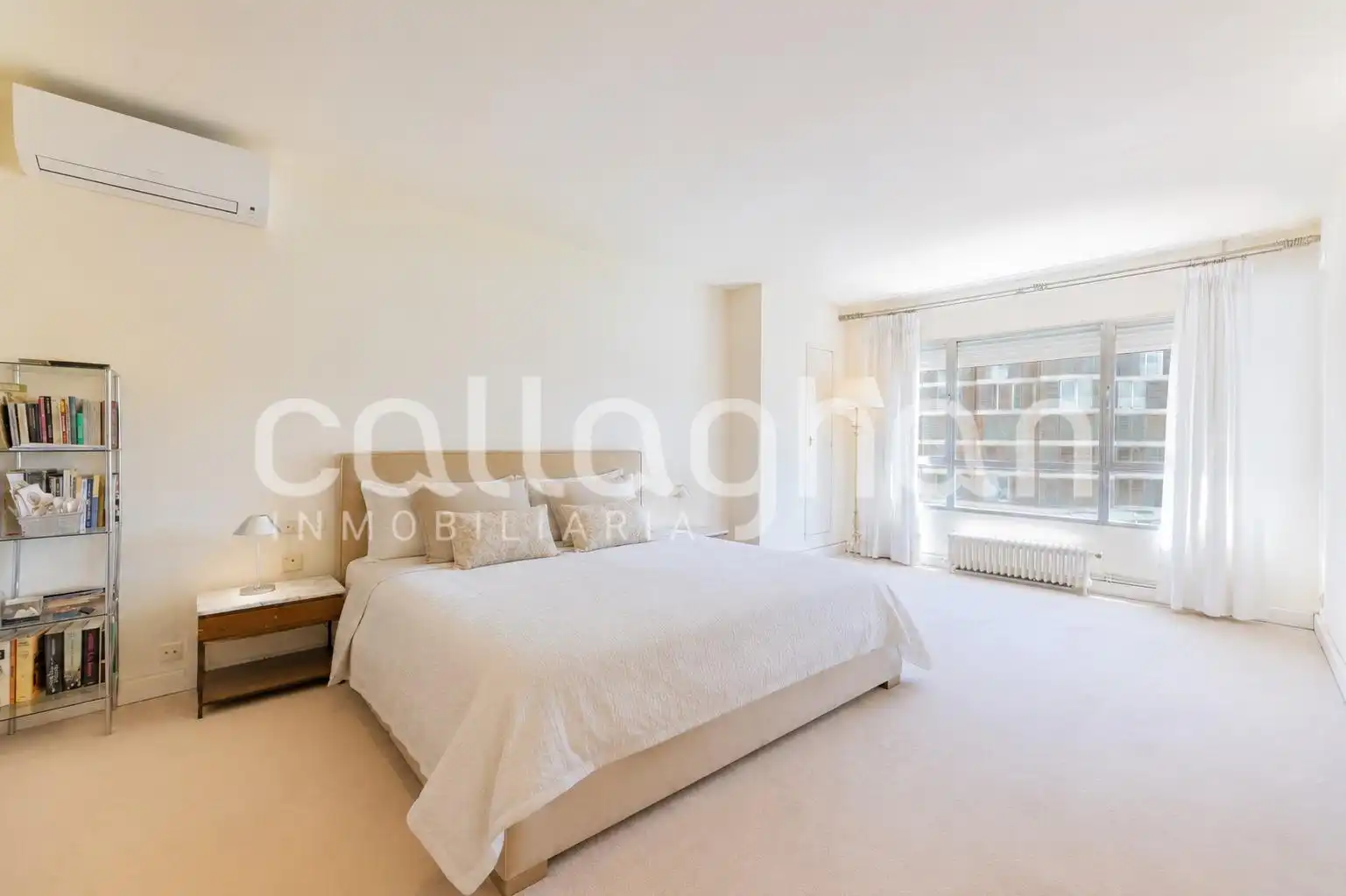 Bedroom of Flat for sale in Valencia  with Air Conditioner, Heating and Terrace
