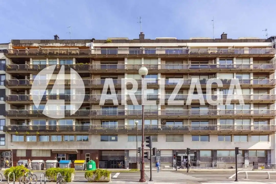 Vista exterior de Pis en venda en Donostia - San Sebastián  amb Calefacció i Terrassa